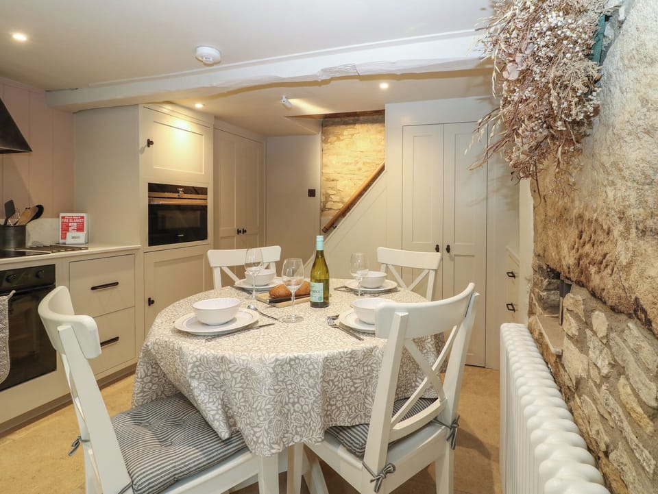 Cottage | Dining