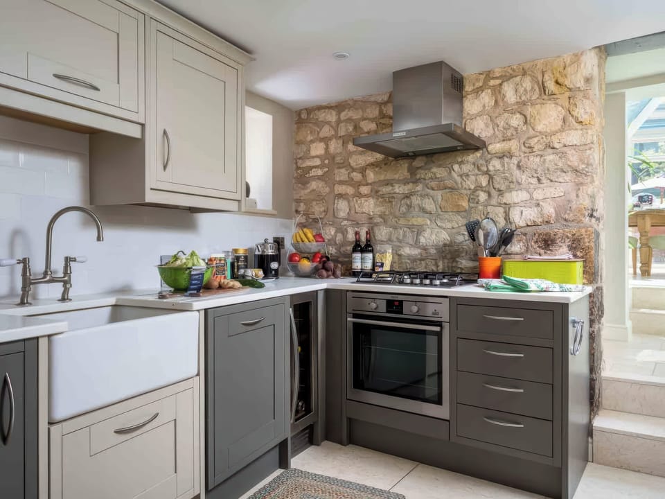 Cottage | Private kitchen | Fridge, microwave, dishwasher, electric kettle