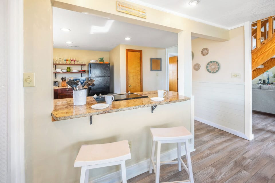 Surf or Sound Realty - 991 - Second Wave - Dining Area -5