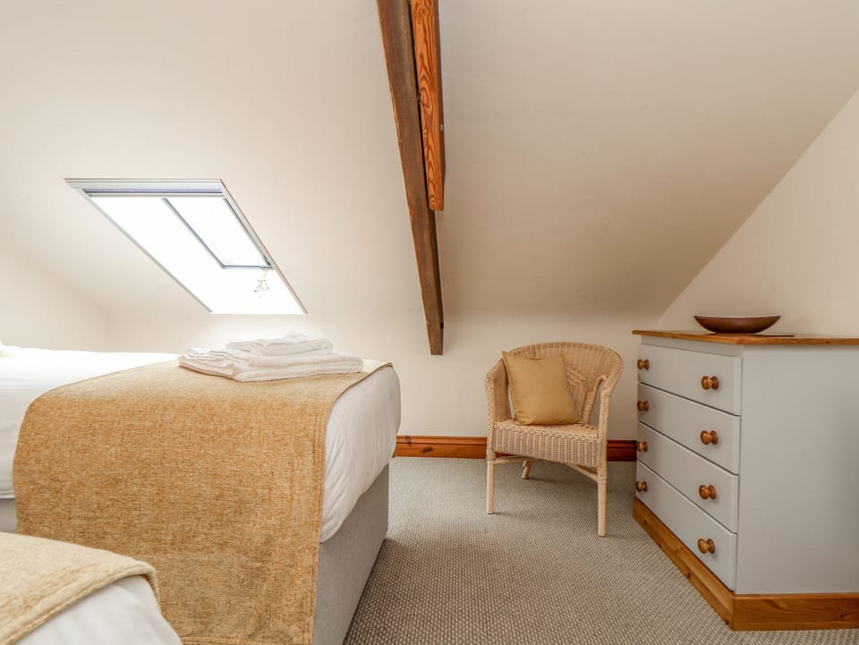 Cottage | 3 bedrooms, WiFi (free), individually decorated, individually furnished