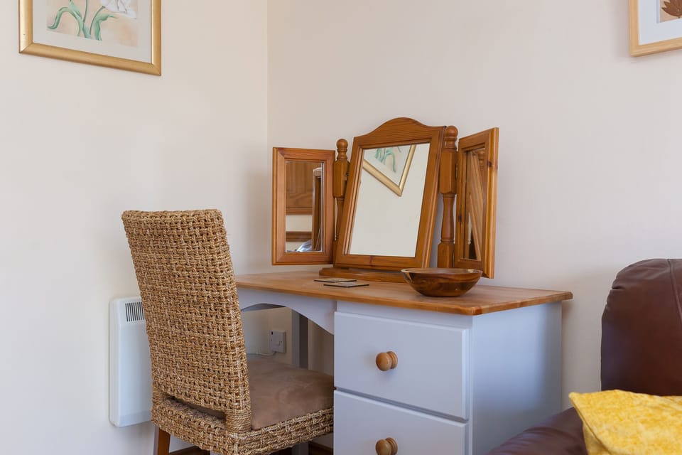 Cottage | 4 bedrooms, WiFi (free), individually decorated, individually furnished