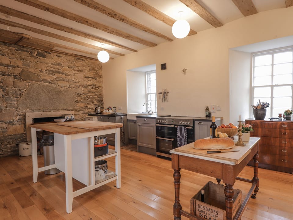 Cottage | Private kitchen | Fridge, microwave, dishwasher, electric kettle