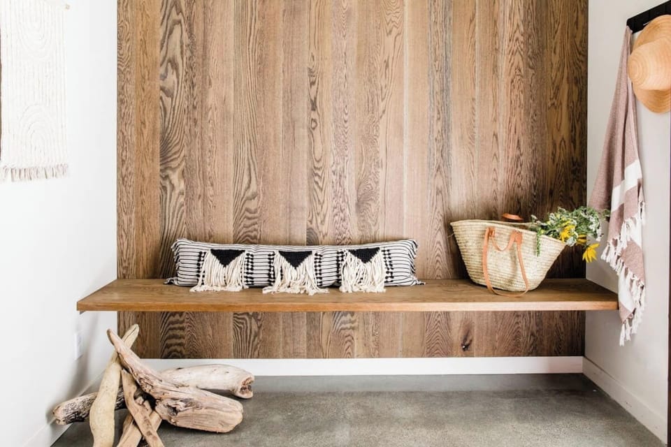 Warm and inviting entrance, waiting for your arrival. 