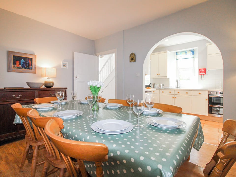 Cottage | Dining