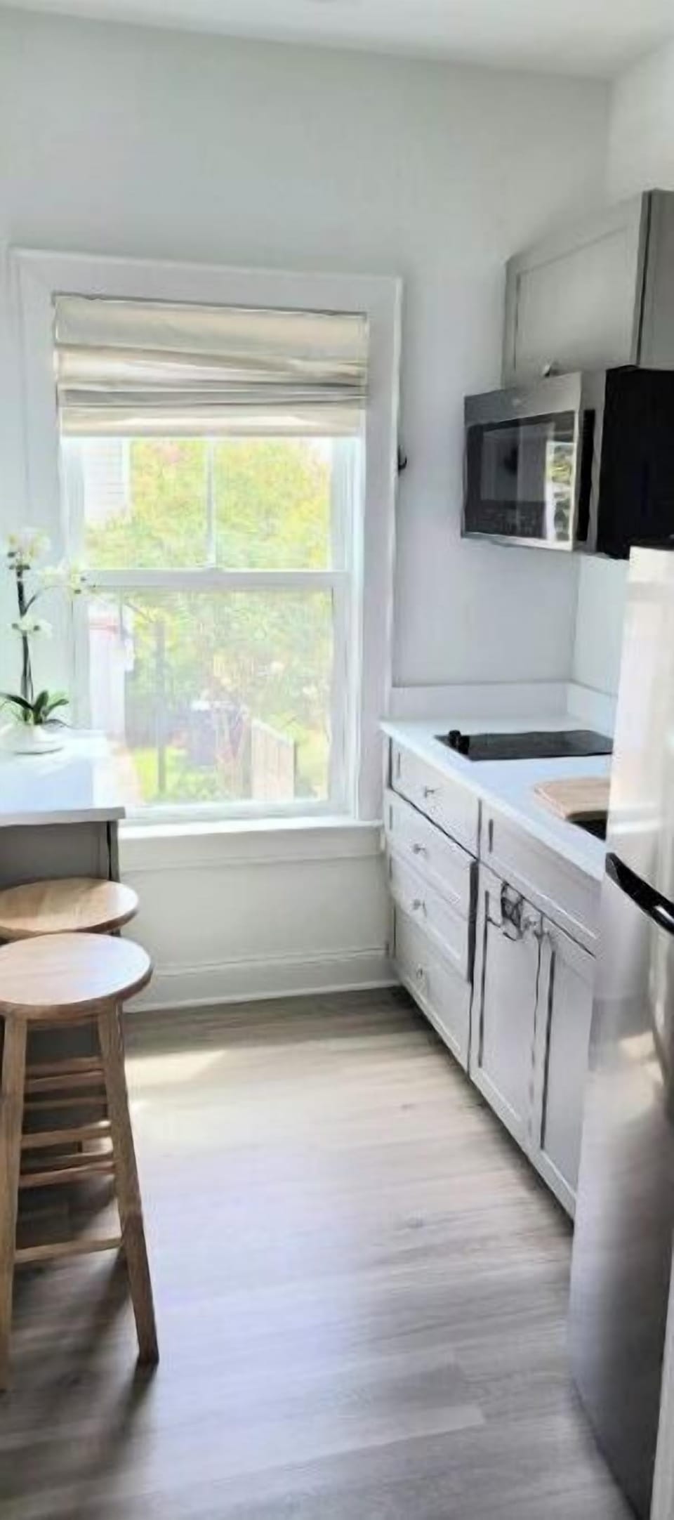 Oven overhead/ convection toaster and microwave all in one! Full kitchen
