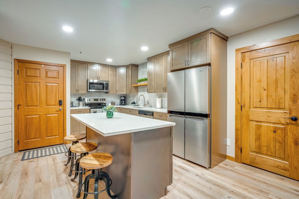 Kitchen | Drip Coffee Maker | Tea Kettle | Blender | Ice Maker