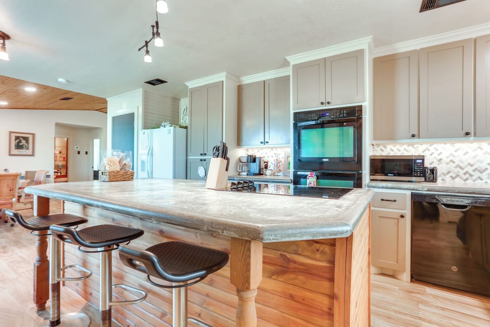 Kitchen | Dishware/Flatware