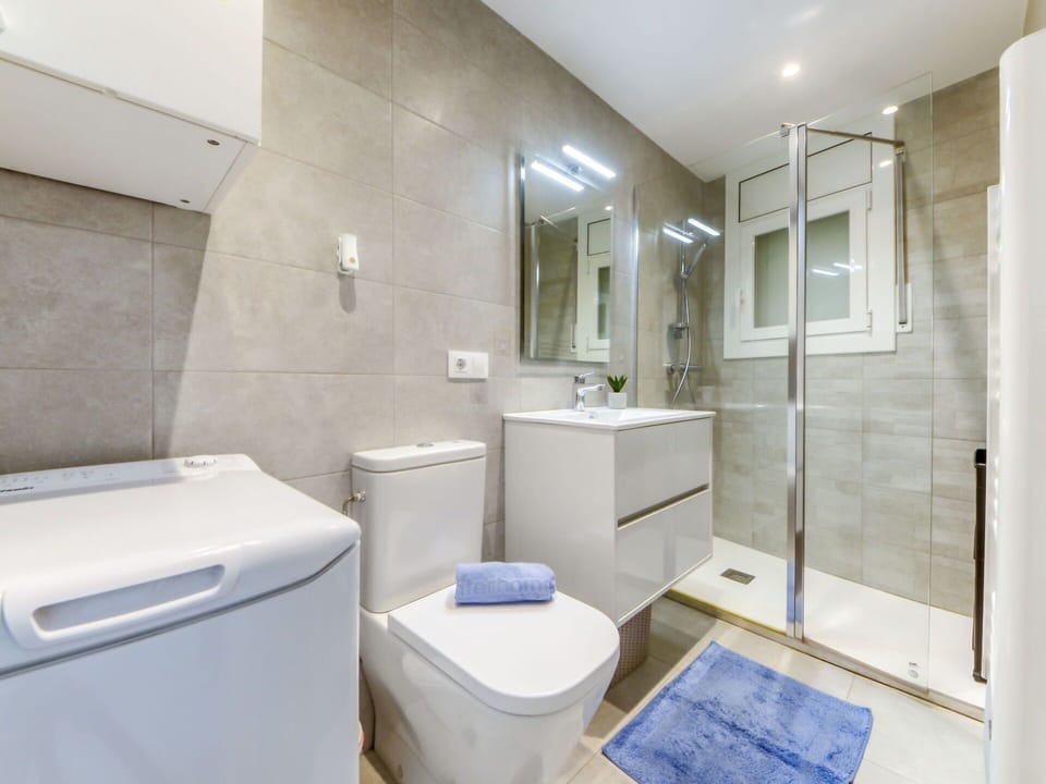 Mirror, Plumbing Fixture, Property, Tap, Sink, Toilet Seat, Bathroom, Toilet, Bathroom Sink, Purple
