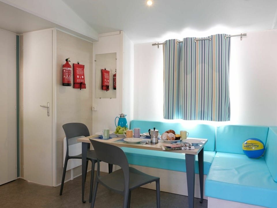 Table, Furniture, Property, Window, Building, Interior Design, Wood, Flooring, Wall, Floor