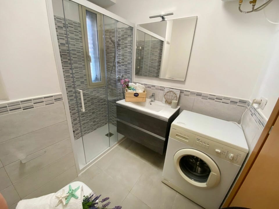 Laundry Room, Mirror, Clothes Dryer, Washing Machine, Sink, Plumbing Fixture, Interior Design, Tap, Laundry