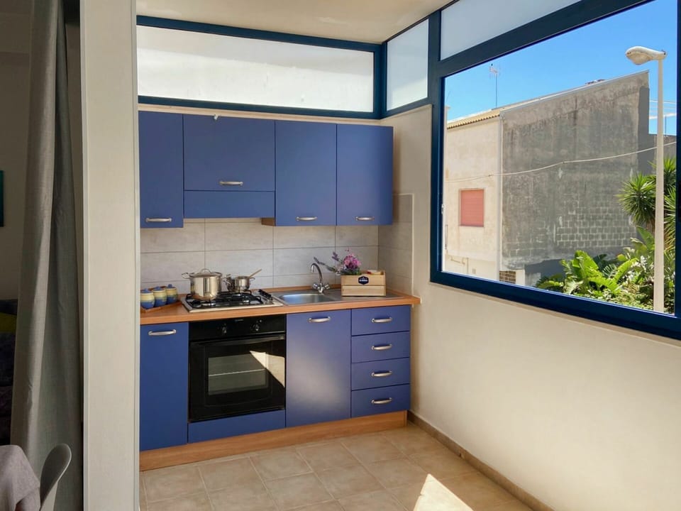 Cabinetry, Furniture, Countertop, Building, Window, Wood, Interior Design, Tap, Plant