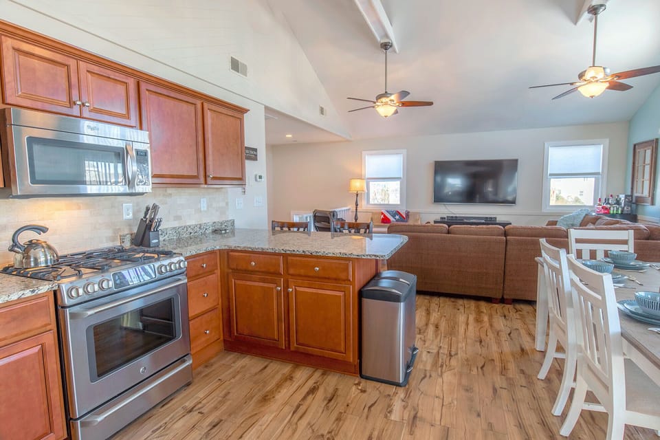Full kitchen