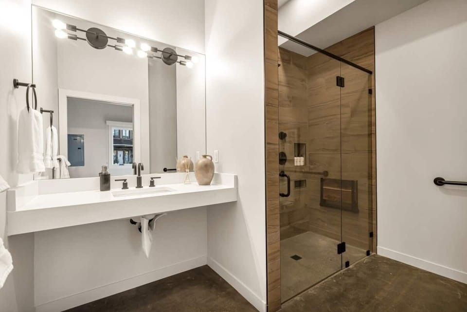 Downstairs ensuite bath. Fully ADA accessible. 