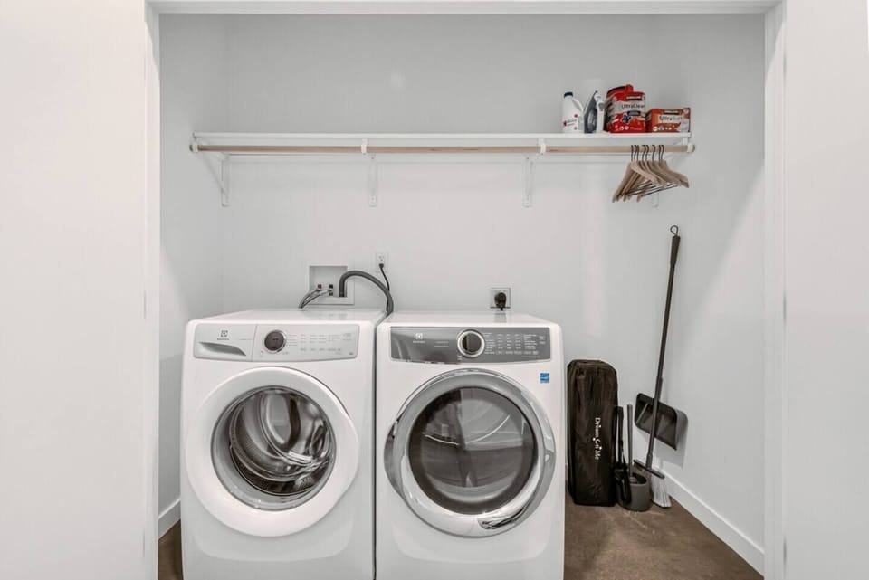 Laundry closet 