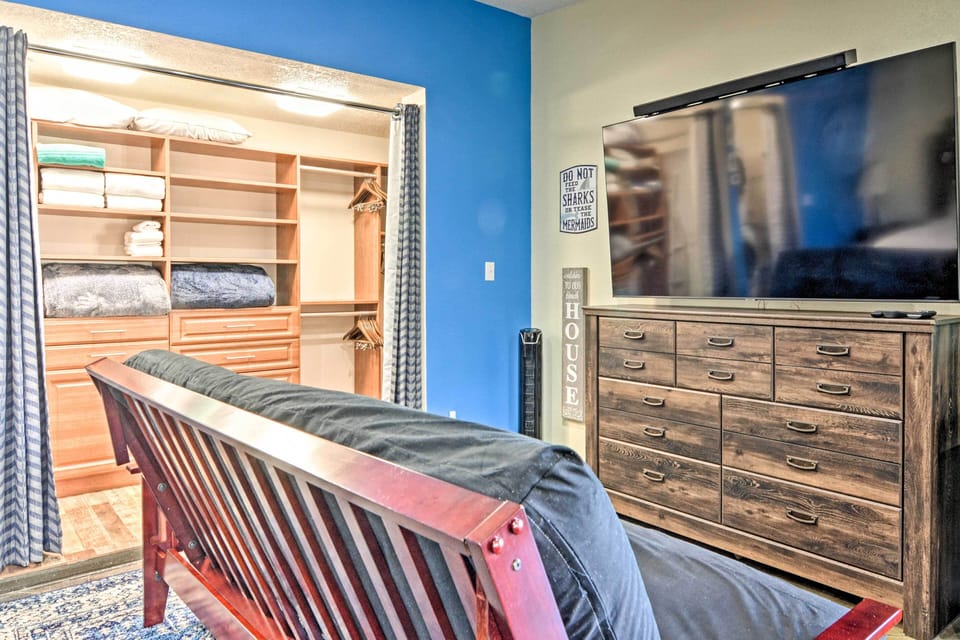 Closet Space w/ extra Linens
