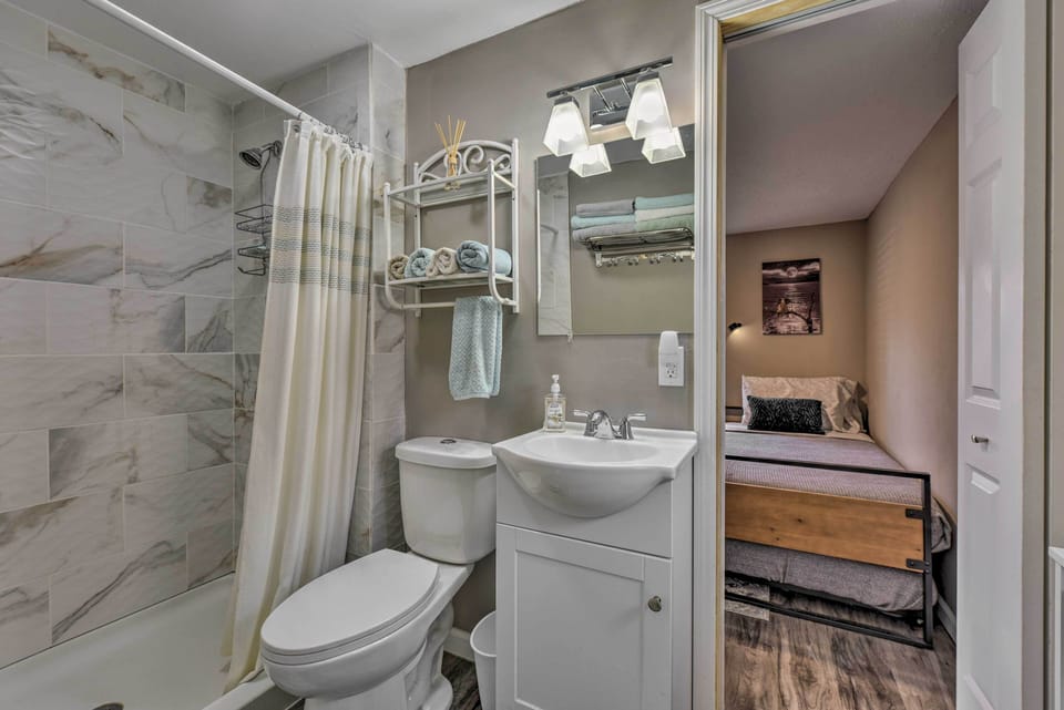 Jack & Jill Bathroom | Towels Provided