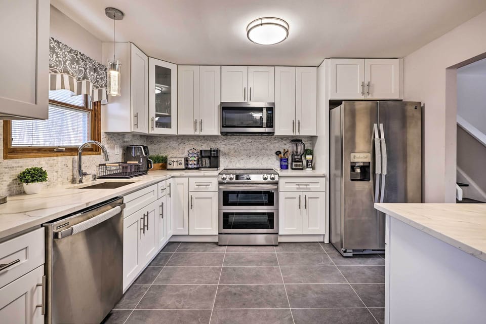 Fully Equipped Kitchen | Dishware & Flatware