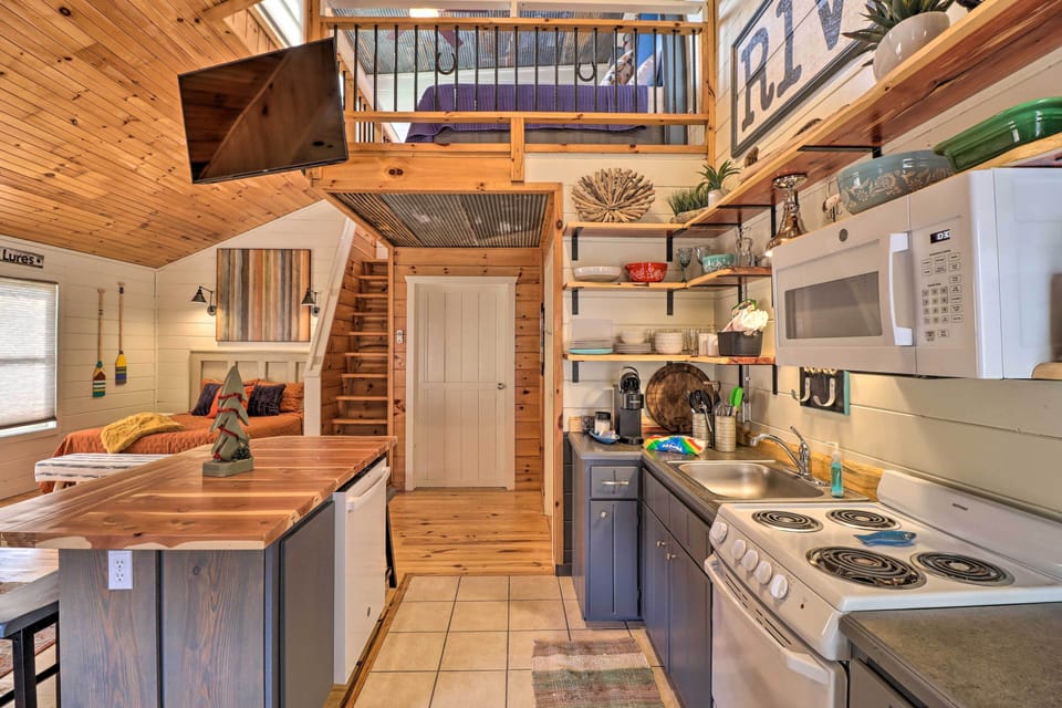 Fully Equipped Kitchen | Spices | Toaster | Trash Bags & Paper Towels