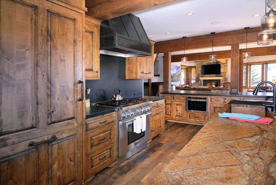 Chef's kitchen, oversized refrig, 6 burner range