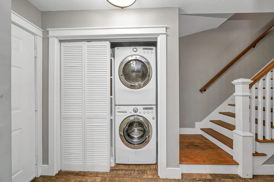 Washer/Dryer in Unit