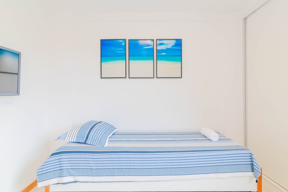 Apartment | 4 bedrooms, blackout drapes, free WiFi, bed sheets