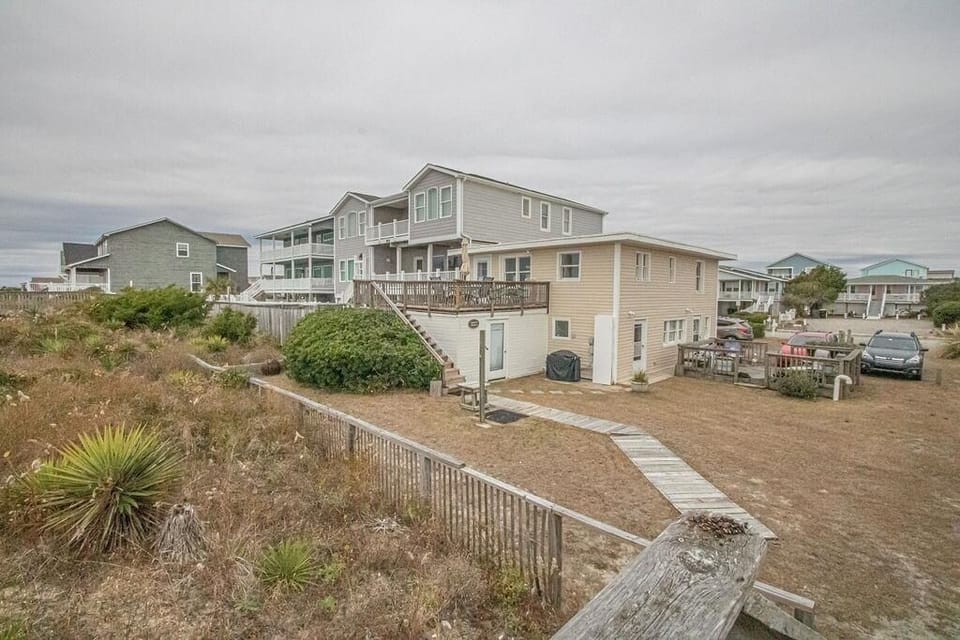 House, 2 Bedrooms | Exterior