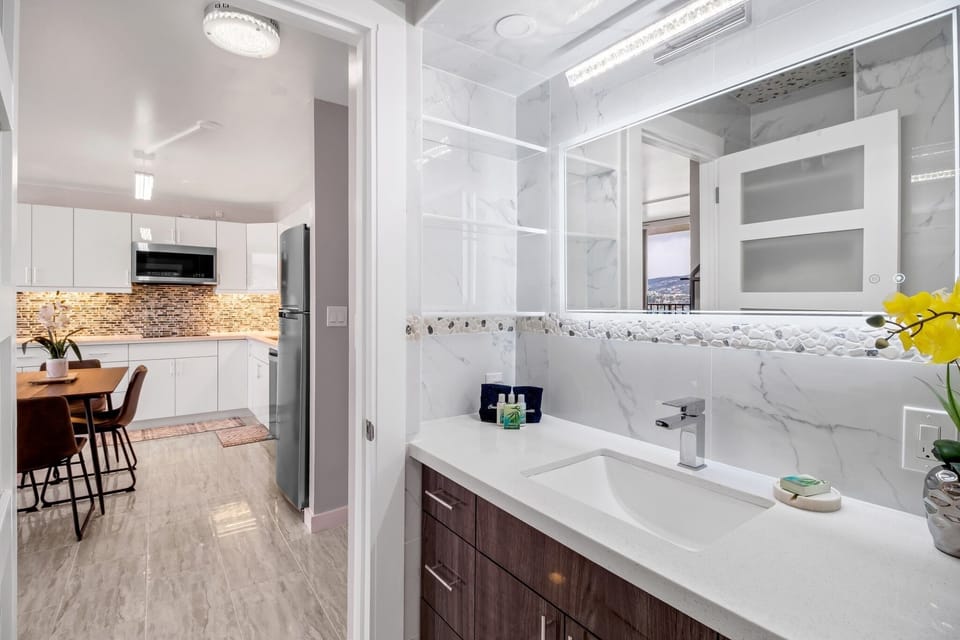 Condo, 1 Bedroom | Private kitchen | Fridge, oven, coffee/tea maker, toaster