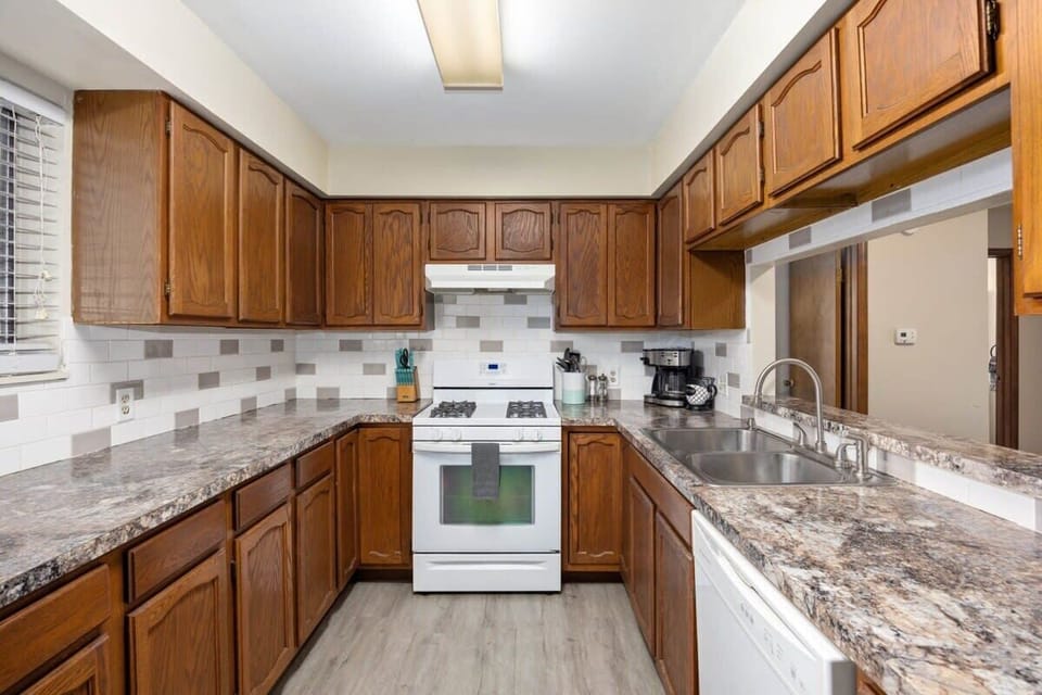 Unit C: Fully equipped kitchen