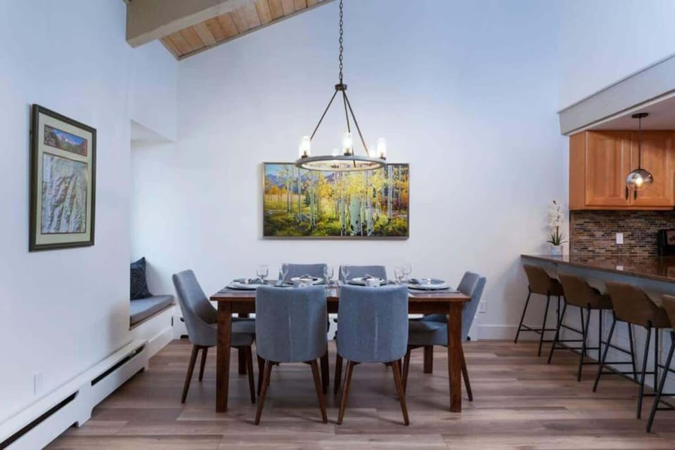 Dining area with seating for 6