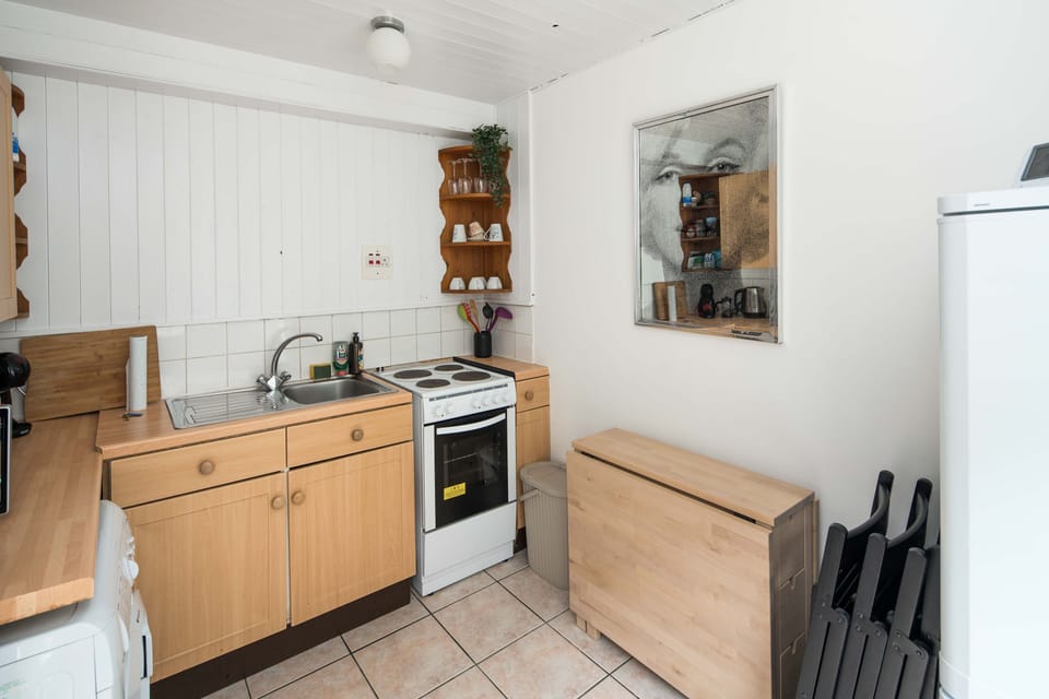 Apartment (2 Bedrooms) | Private kitchen | Microwave, oven