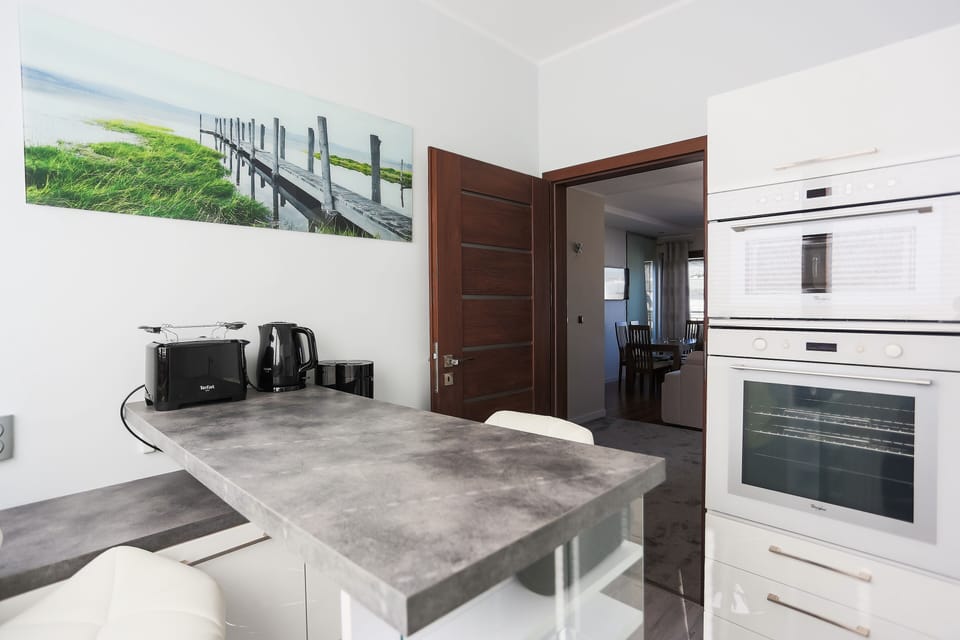 Standard Apartment | Private kitchen | Electric kettle, toaster, cookware/dishes/utensils, dining tables