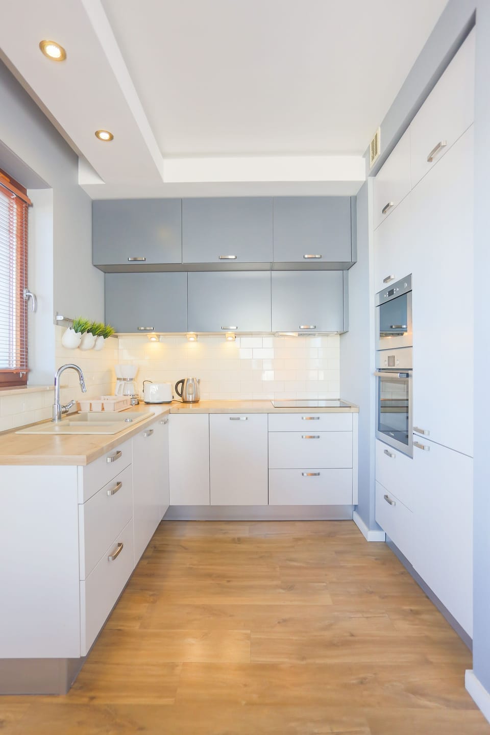 Standard Apartment | Private kitchen | Electric kettle, toaster, cookware/dishes/utensils, dining tables