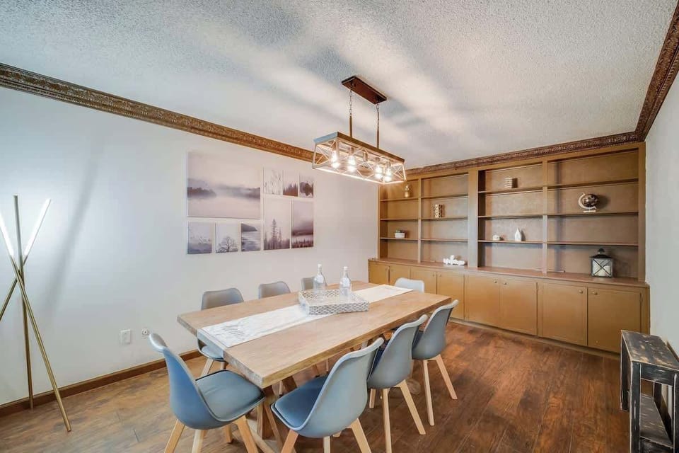 Sophisticated Dining Area Perfect for Unforgettable Gatherings