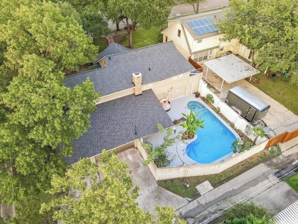 Spacious Private Retreat with Pool