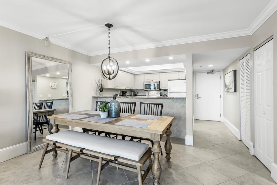 Dining area comfortably seats 6