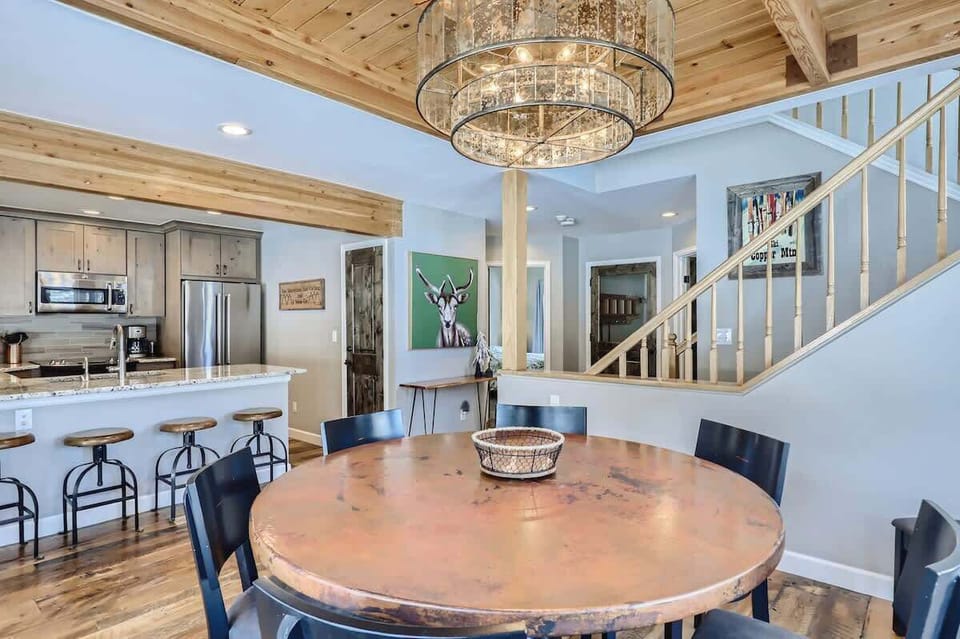 Dining room Seating for 10 at the table and Bar