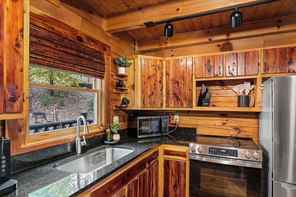 Full Kitchen with upgraded appliances