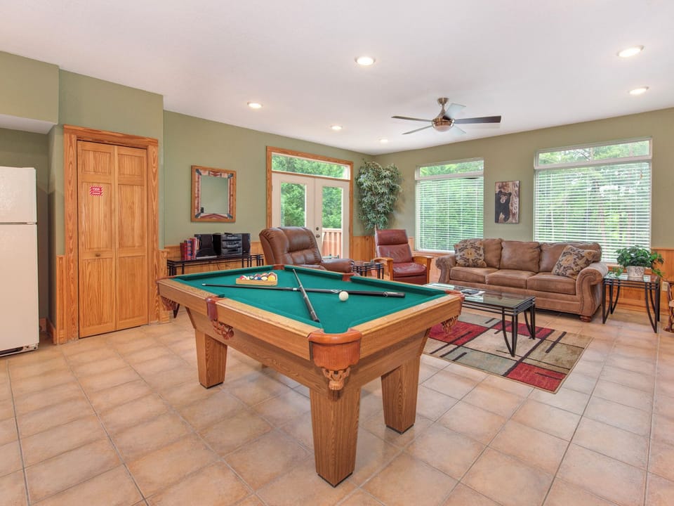 Condo (2 Bedrooms) | Property amenity