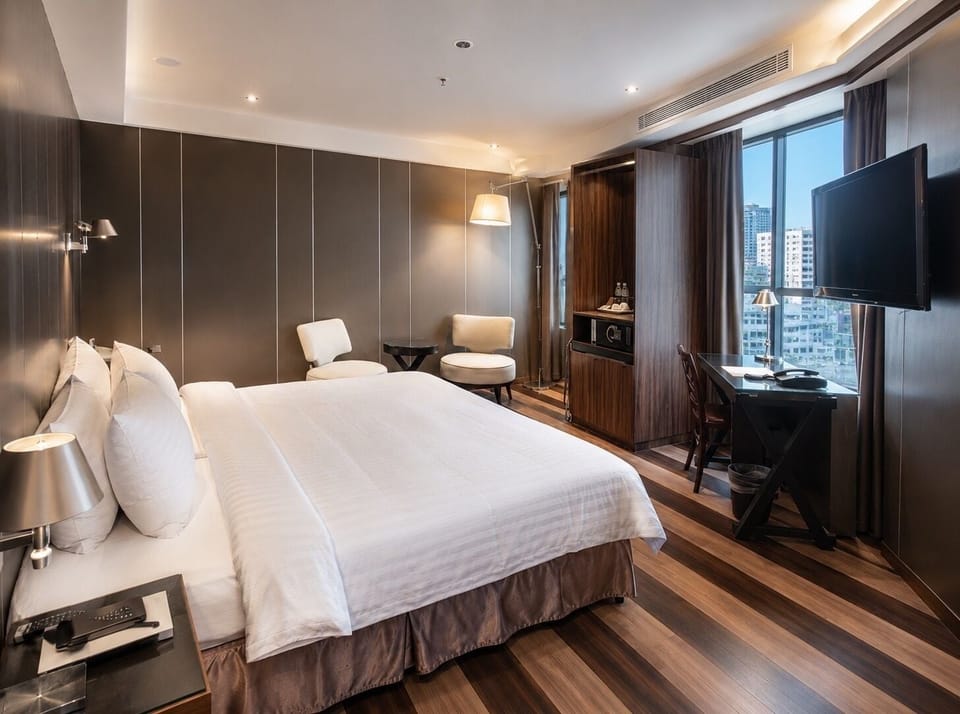 Premium bedding, Select Comfort beds, minibar (free items), in-room safe