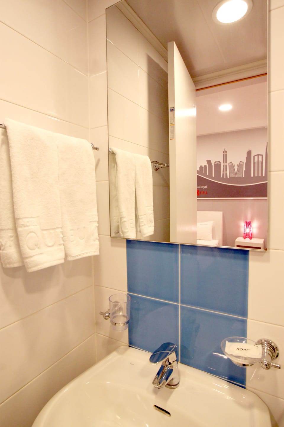 Bathroom sink