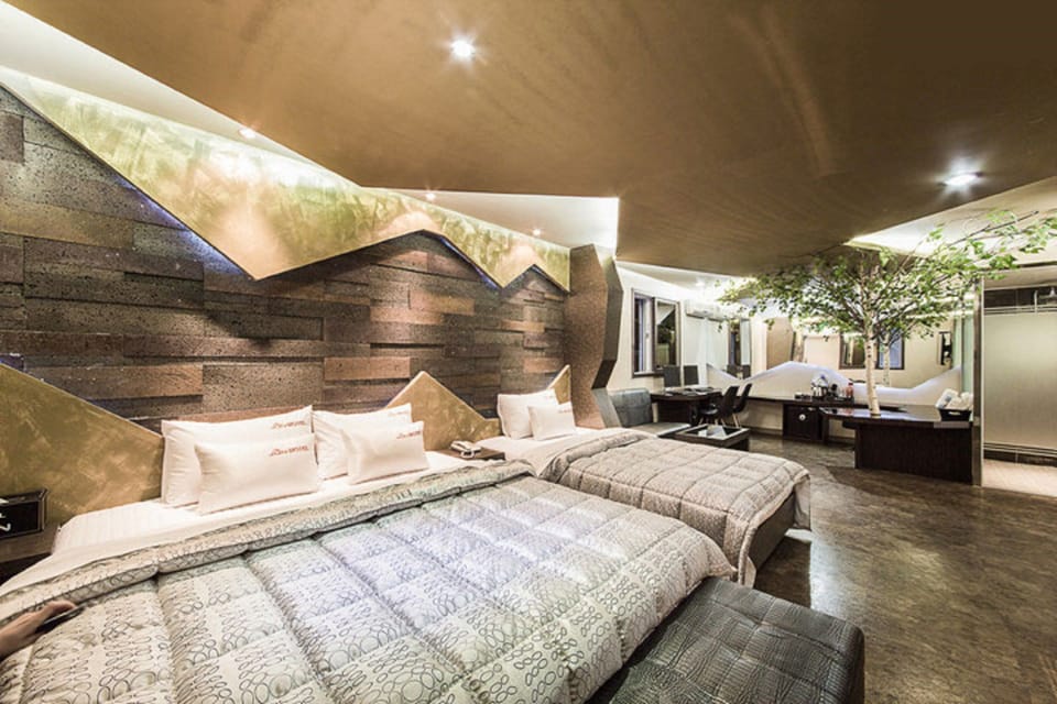 Suite | Premium bedding, Select Comfort beds, free minibar