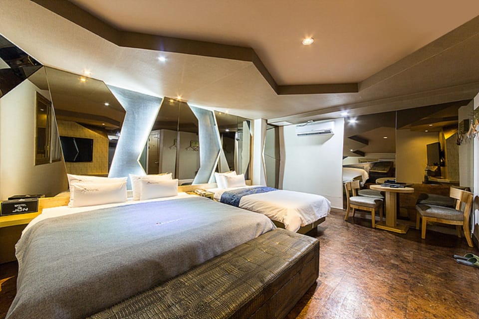 Suite | Premium bedding, Select Comfort beds, free minibar