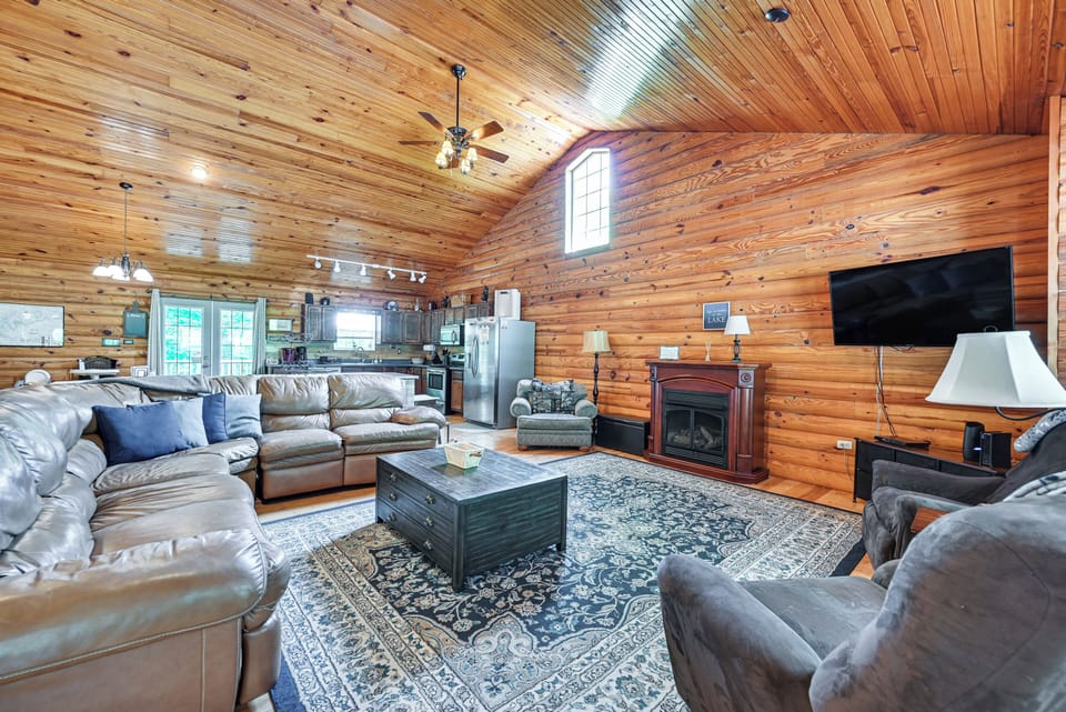 Living Room | Free WiFi | Central A/C & Heat