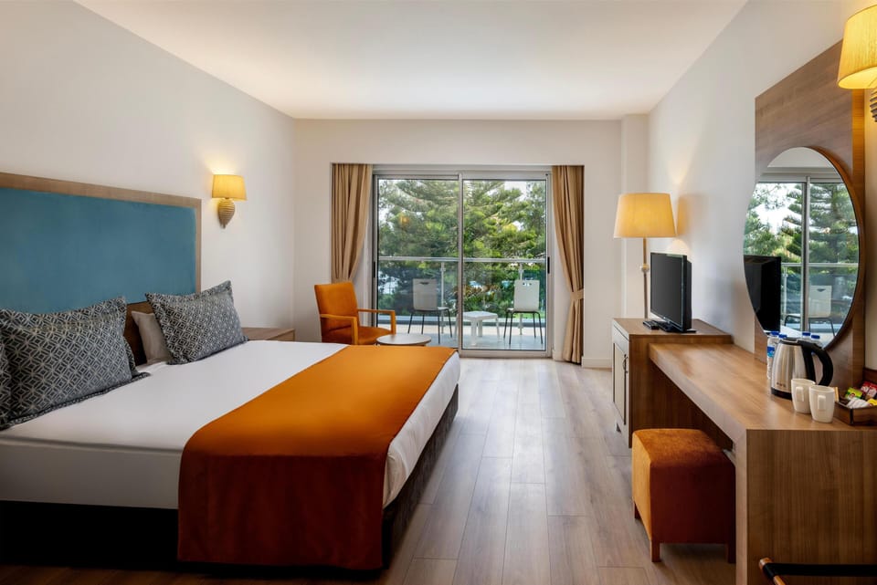 Free minibar, in-room safe, desk, free cribs/infant beds