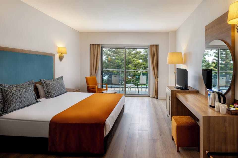 Free minibar, in-room safe, desk, free cribs/infant beds