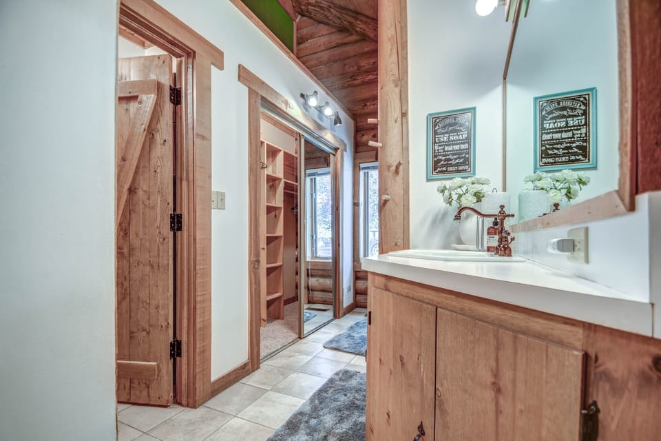 Second bathroom with shower, toilet, and closet