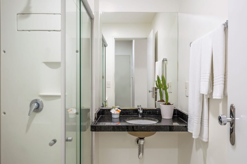 Premium Double + 1 single (without sea view) | Bathroom | Shower, free toiletries, towels