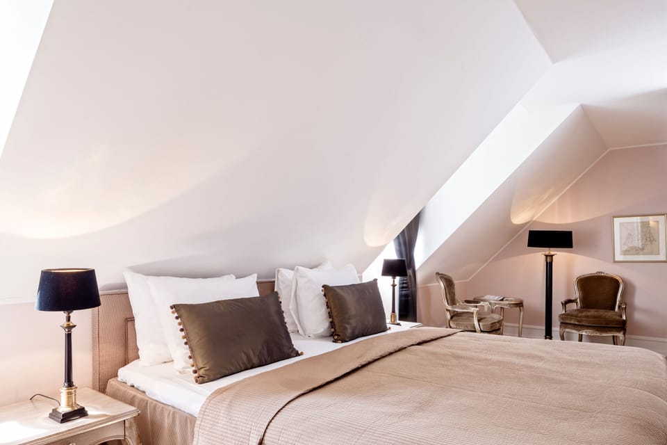Executive Double Room | In-room safe, desk, blackout drapes, soundproofing