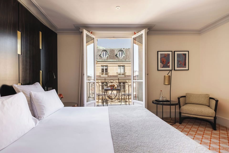 Deluxe Room with balcony | Premium bedding, minibar, in-room safe, desk