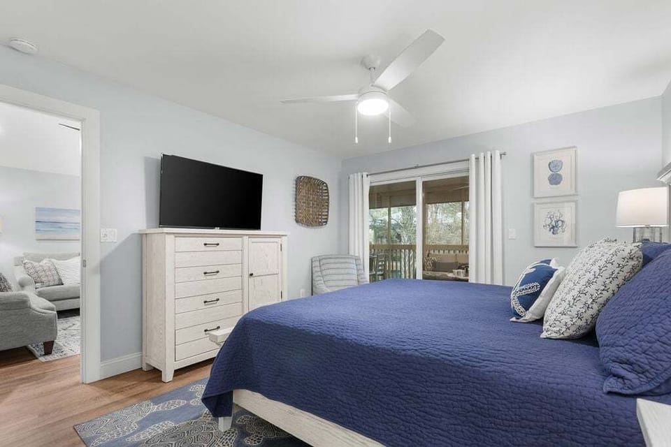 HDTV and access to screened-in porch